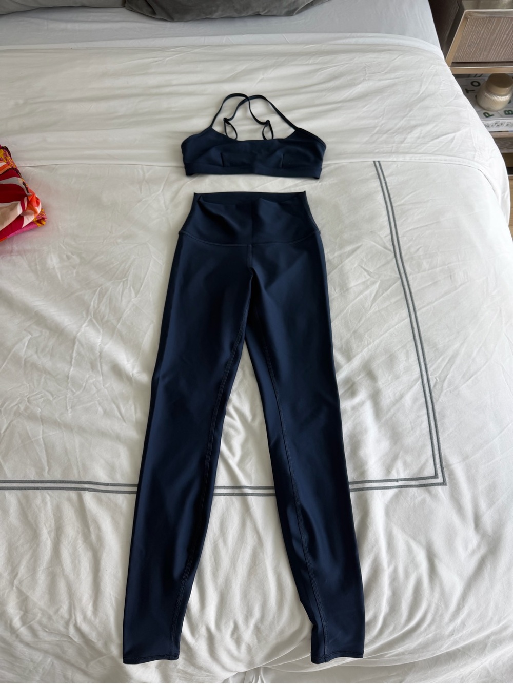 NWOT Alo Airlift Sports Bra (S) and Leggings (XS) navy SET - Picture 3 of 3